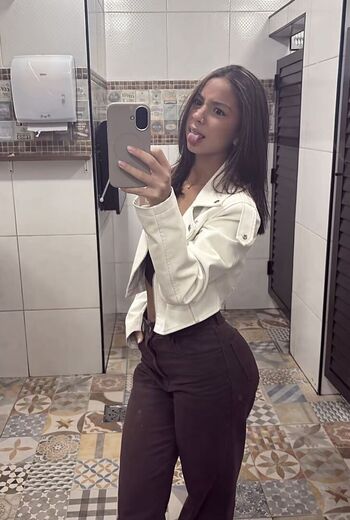 vallentina_aguess