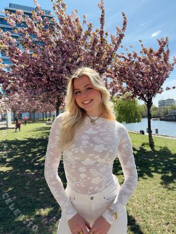 Full leaked Vallixpauline private onlyfans photo