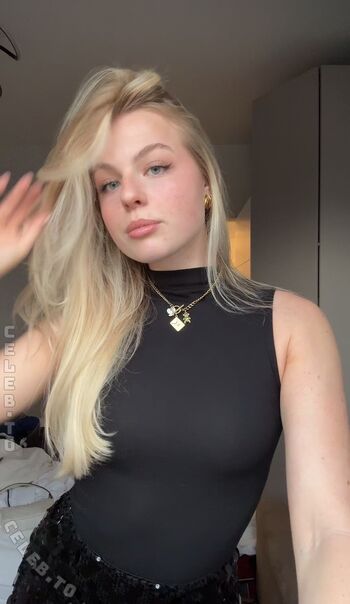 Full leaked Vallixpauline private onlyfans photo