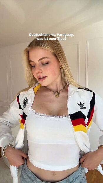 Full leaked Vallixpauline private onlyfans photo