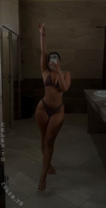 Full leaked Valonaash private onlyfans photo