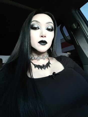 Vampybitme Linda Le