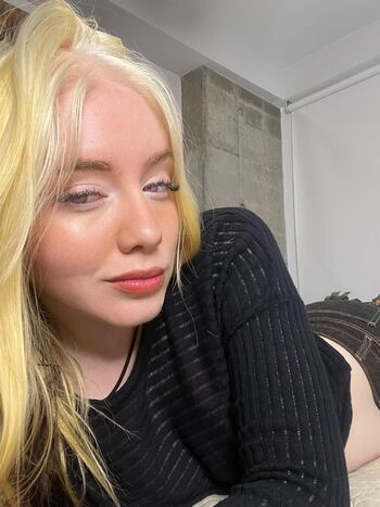 Full leaked Velvetvalen private onlyfans photo