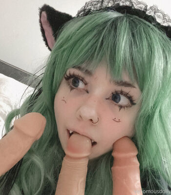 Venomous_dolly