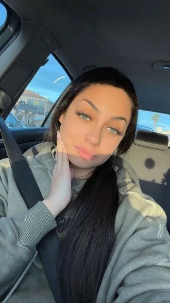 Full leaked Vicdelaluna private onlyfans photo