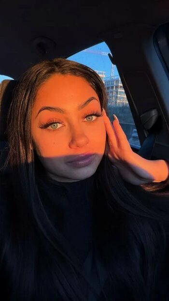 Full leaked Vicdelaluna private onlyfans photo
