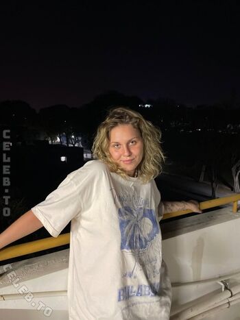 Full leaked Viky kid private onlyfans photo