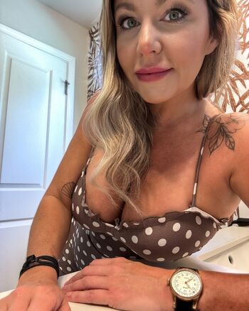 Full leaked Vinylsanddials private onlyfans photo