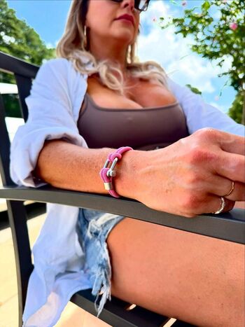 Full leaked Vinylsanddials private onlyfans photo