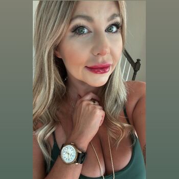 Full leaked Vinylsanddials private onlyfans photo