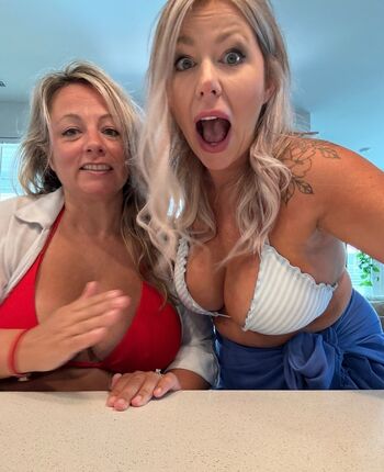 Full leaked Vinylsanddials private onlyfans photo