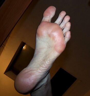 Violet's Toes (Violet's Perfect Feet