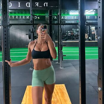 Violeta Dee