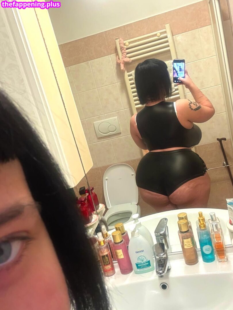 Mxmmytina / VVALENTINABONETALLI Meztelen OnlyFans Fotó #108