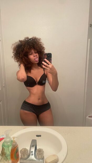 Full leaked Vxmpisariel private onlyfans photo