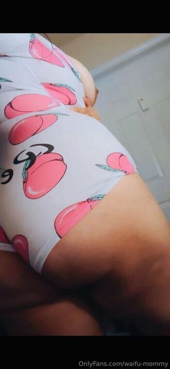 Full leaked Waifu mommy page private onlyfans photo
