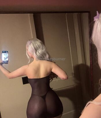 Waifuafterhours (yurrrilol)