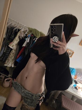 Full leaked Weeniestwee private onlyfans photo