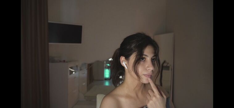 Yomyjuggs/ leaked photo video viral