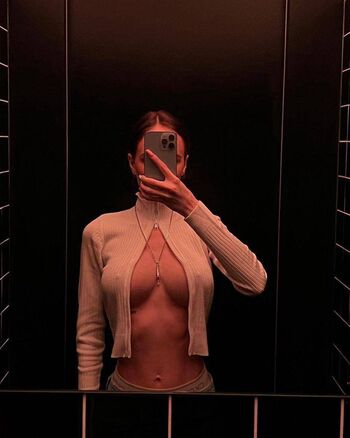 Mole/ leaked photo video viral