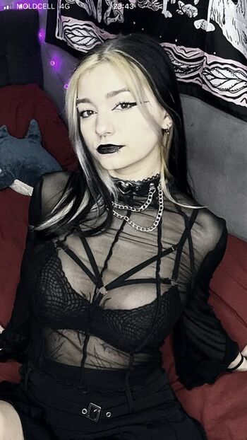 Full leaked Rolyatistaylor / private onlyfans photo