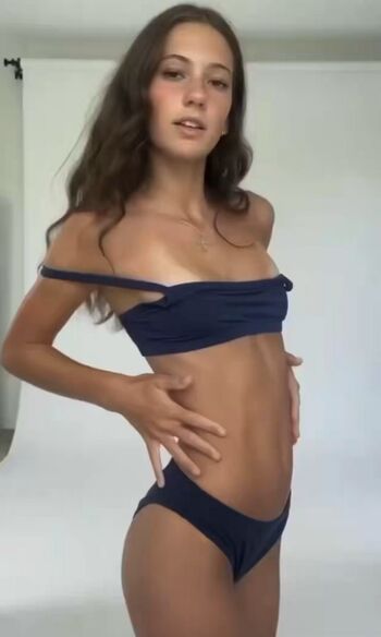 Full leaked Pervmom / private onlyfans photo