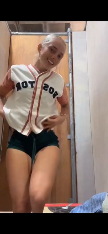 Full leaked Omletik private onlyfans photo