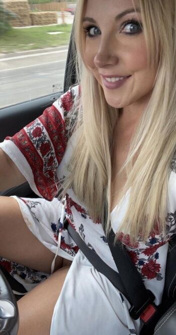 Bella lay/ leaked photo video viral