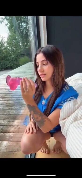 Leona mia derbyshire/ leaked photo video viral