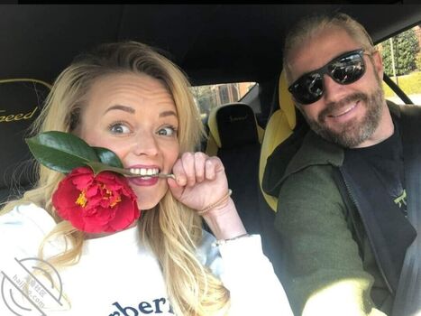 Butterflybee/ leaked photo video viral