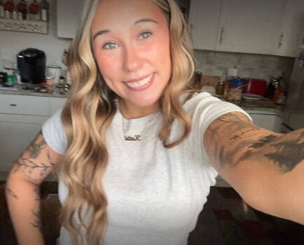 Ihholly/ leaked photo video viral