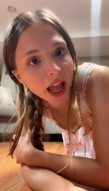 Valeria valois/ leaked photo video viral