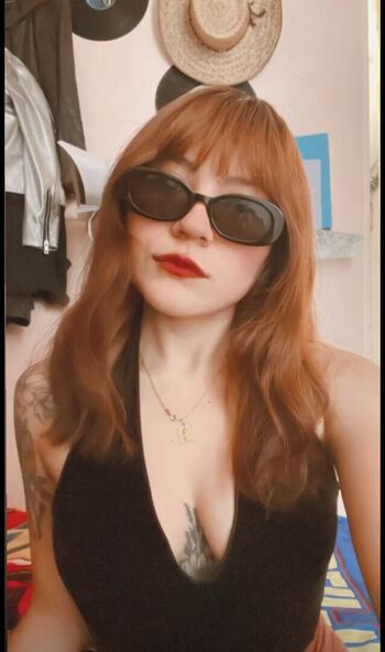 Who is this / leaked photo video viral