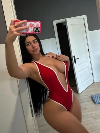 Full leaked Who is this / private onlyfans photo