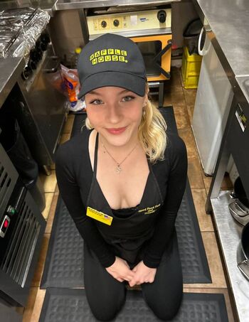 Full leaked Delynn/ private onlyfans photo