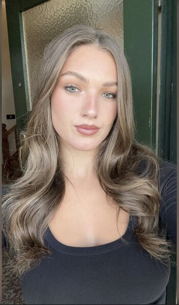 Full leaked Boutinela/ private onlyfans photo
