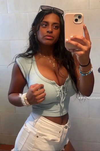 Full leaked Rossa vaxx/ private onlyfans photo