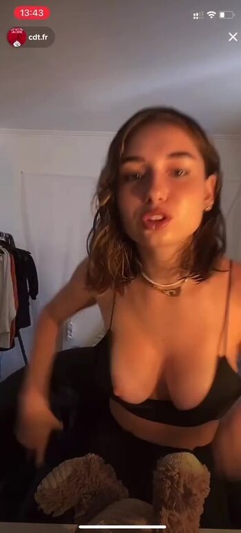 Full leaked Sweetlari/ private onlyfans photo