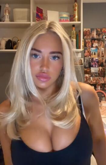 Full leaked Debby ryan/ private onlyfans photo