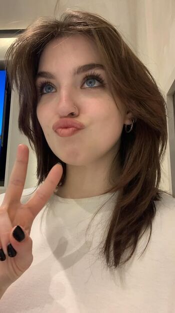 Andra nechita/ leaked photo video viral