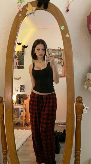 Full leaked Lauralopx/ private onlyfans photo