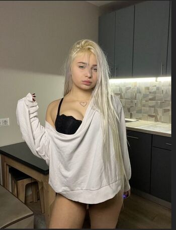 Full leaked Mondwika/ private onlyfans photo