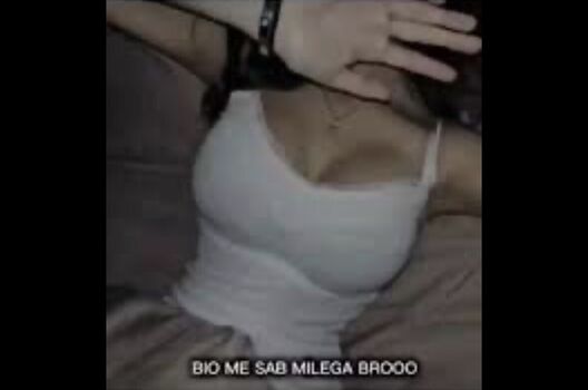 Full leaked Arab camgirl / private onlyfans photo