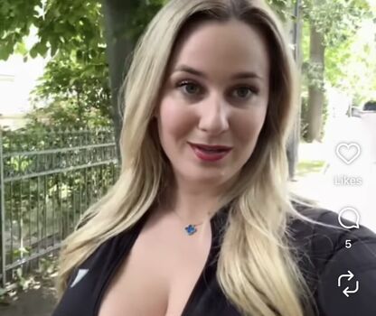Full leaked Dooms/ private onlyfans photo