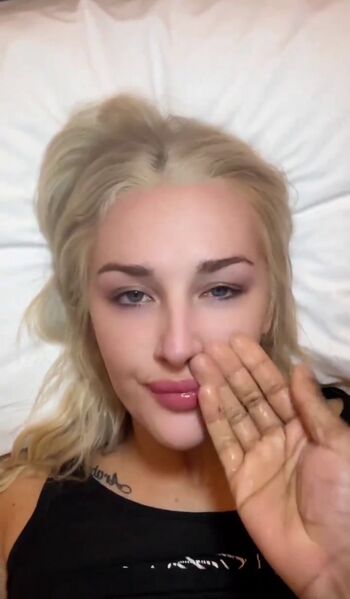 Full leaked Halee model/ private onlyfans photo