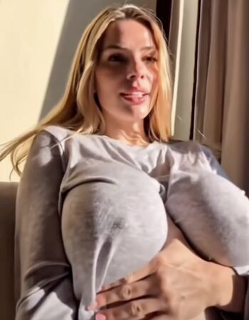 Full leaked Supa peach/ private onlyfans photo
