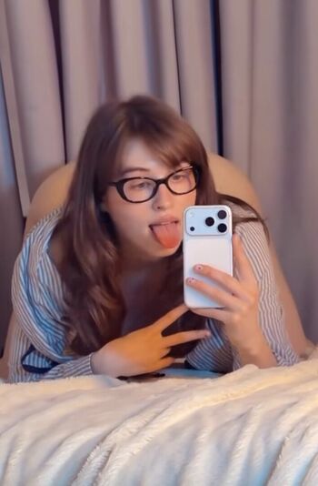 Full leaked Hlohan/ private onlyfans photo