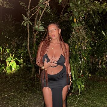 Full leaked Wiwi b private onlyfans photo