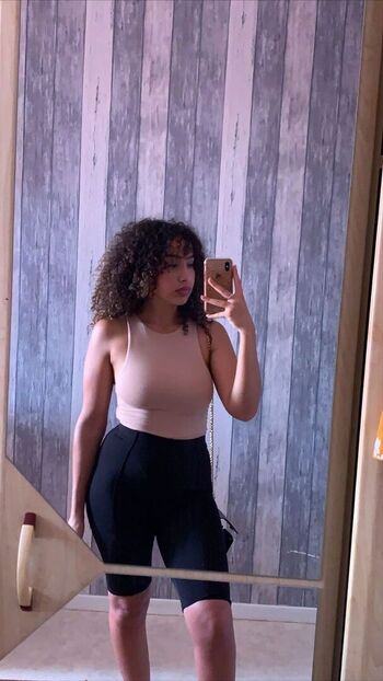 Full leaked Wiwi b private onlyfans photo