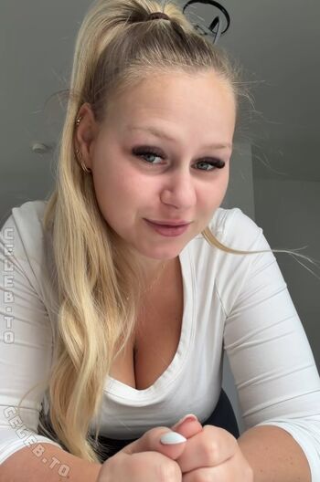 Full leaked Wollnys private onlyfans photo
